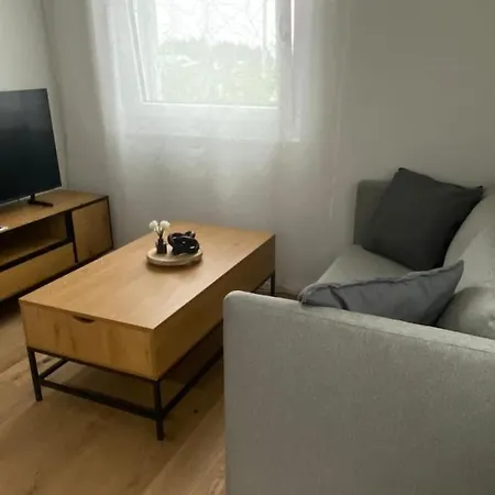 Falke In Apartamento *